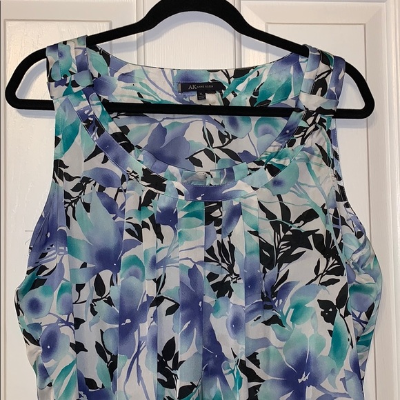 Clothes - Picture 3 of 5